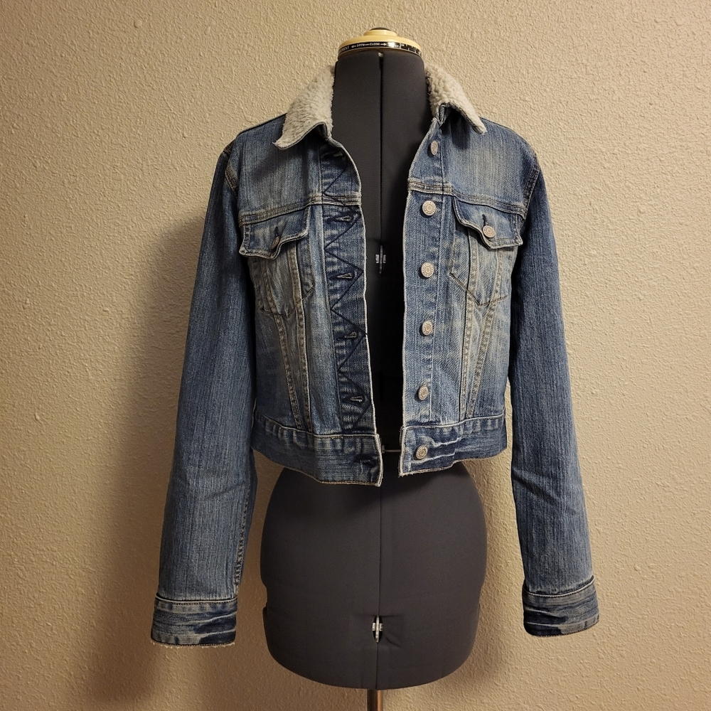 Old Navy Jean Jacket With Sherpa Lined Collar & Cuffs Size Small